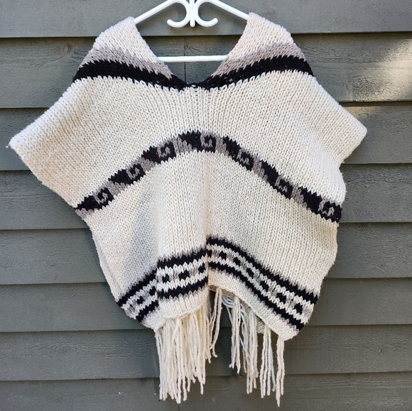 Vintage Knit Poncho - Picture 3 of 5